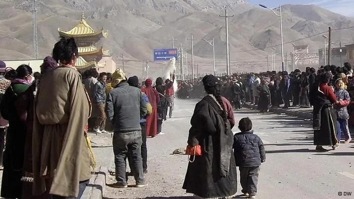 数千藏人参加自焚藏人葬礼