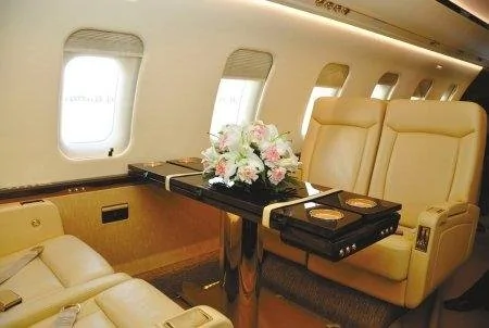 揭秘中国富豪私人飞机：飞一趟成本五六十万(组图)