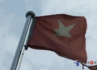 江蘇淮安國資委懸掛破損國旗 形同「越南國旗」