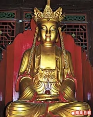 九華山寺廟內其中一尊地藏菩薩像。