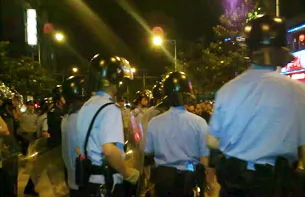 图片：上周六，贵阳发生群体事件，防暴队在现场戒备。（中国茉莉花革命网站）