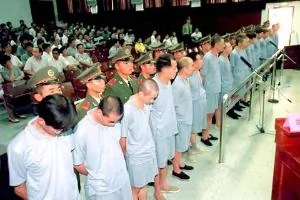 涉入赖昌星远华案的多名被告听候宣判(2000年11月8日)