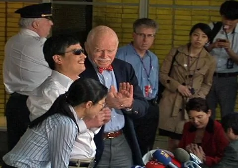 陳光誠５月１９日抵達紐約住所時對媒體發表感言