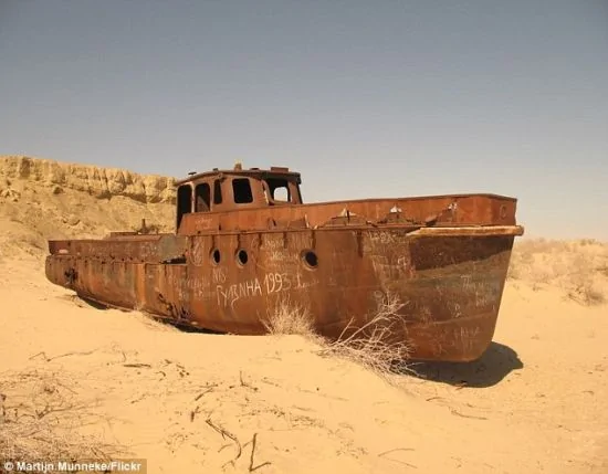 50年前遺棄漁船現身鹹海荒漠如幽靈船(組圖)