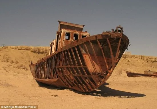 50年前遺棄漁船現身鹹海荒漠如幽靈船(組圖)