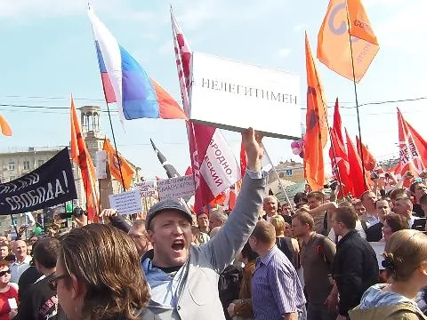 5月6日莫斯科的反普京抗议示威，男子高呼的口号：普京是非法总统