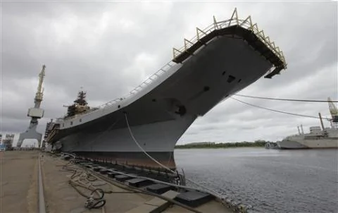 北方城市印度購買的俄羅斯改裝的蘇聯時代的一艘航母 戈爾什科夫號，目前改名為維克拉瑪蒂亞號的航母，2009年7月2號停靠在北方城市阿爾漢格爾斯科的謝夫馬沙造船廠。
