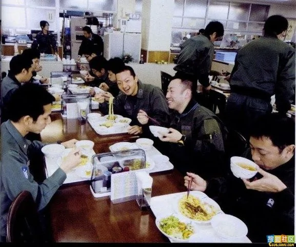 看看日本自卫队工作餐