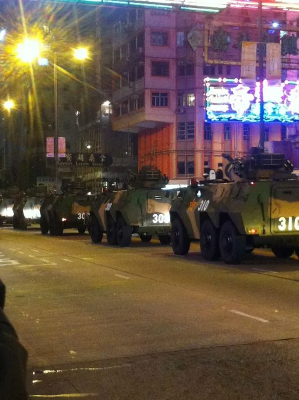 组图：军车进香港 是吓唬还是？