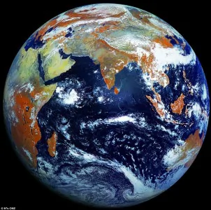从北极上空拍摄的地球全景照片