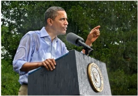 奥巴马演讲时遭遇暴雨