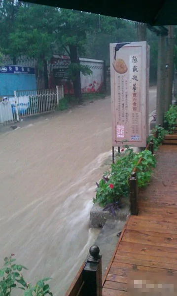 北京遭遇61年来最强暴雨 已致全市10人死亡(高清图集)