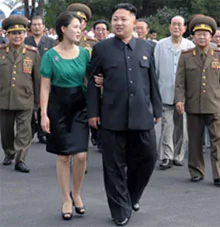 朝鲜居民称金正恩、李雪珠手牵手“真是不像话”
