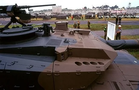 日自衛隊實彈演習 地球上最強戰車亮相