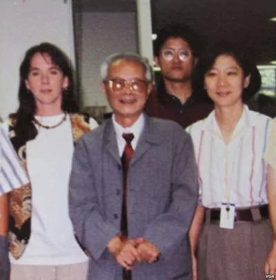 中国老报人胡绩伟1993年访问美国之音中文部