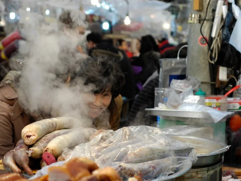 韩国人的真实生活！走进首尔诱人的食品市场