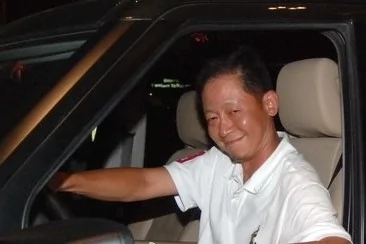 演员王志文在上海酒后驾车被查 微笑竖中指(组图)