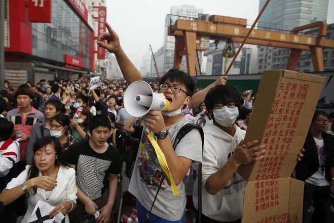 發生在寧波的抗議活動再次表明，中國民眾已經增強的環保意識與地方政府推動經濟增長的努力產生衝突。