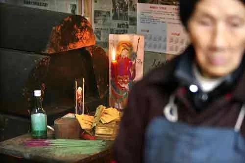 2007年12月7日，刘国江老人突发急病去世，留下徐朝清孤独地生活了5年。