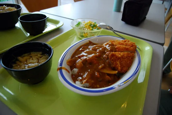 日本中學生午餐吃什麼？
