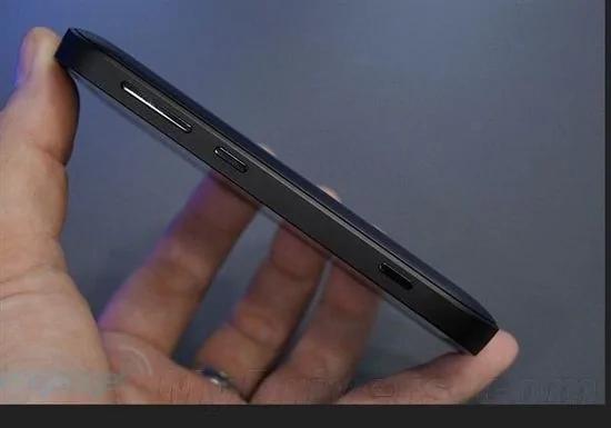 4.3英寸屏1.5GHz双核 Lumia 822参数全曝光(组图)