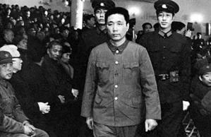 王洪文早就为夺权后准备“标准像”