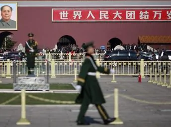 11月12日，武警在天安门广场巡逻。