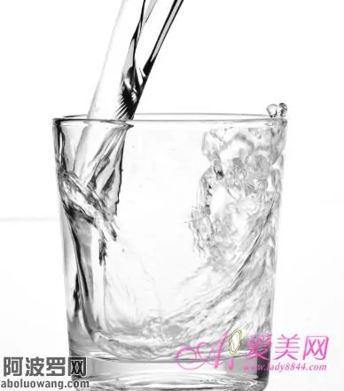  一杯白開水搞定N種病 這樣喝水最有用 