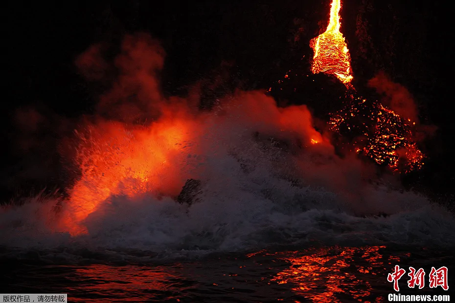 末日景觀 美國夏威夷火山爆發熔岩奔流入海(高清組圖)