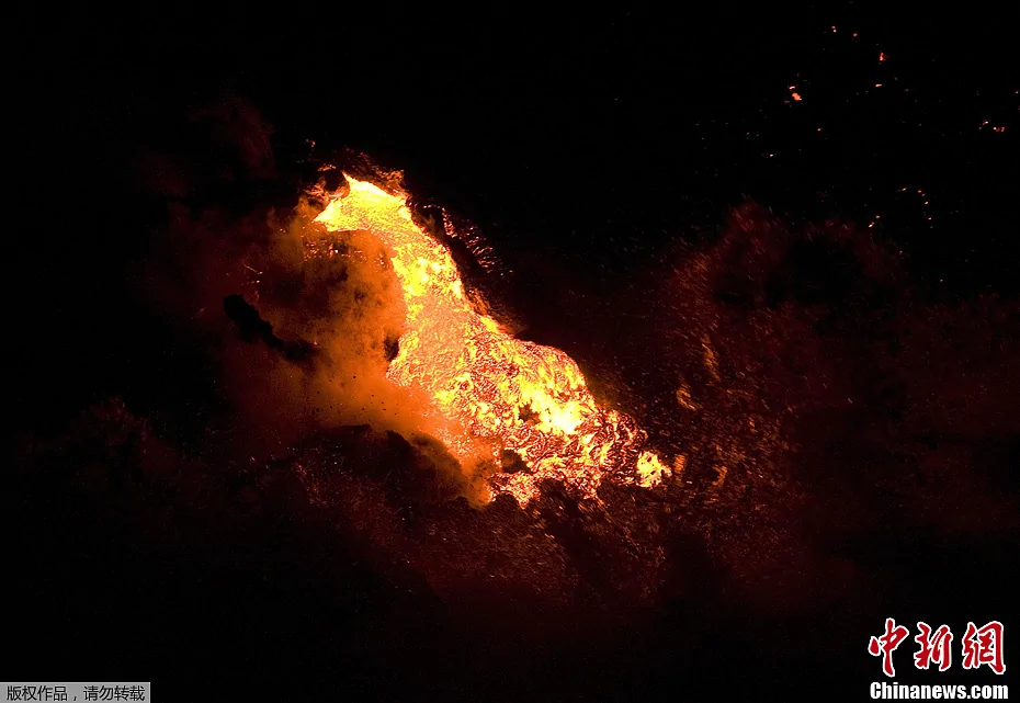 末日景觀 美國夏威夷火山爆發熔岩奔流入海(高清組圖)
