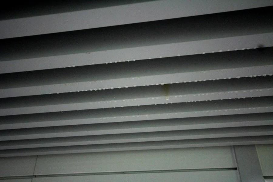 杭州地铁1号线开通不到一周就出现大量地下渗水(高清组图)