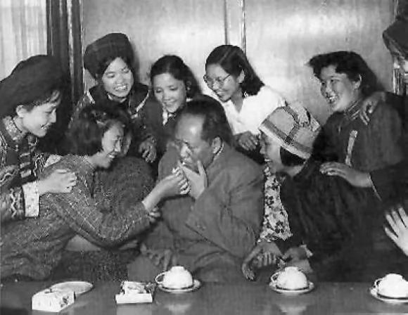 总在女人堆里的毛泽东