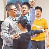 「肌肉辨善恶」记者体验「原想硬撑 瞬间手废」