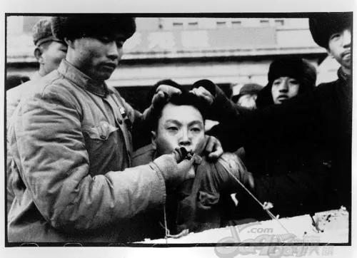 “史无前例”的故事 一个“红二代”之死