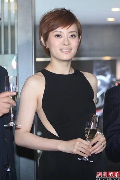 孫儷代言腕錶新店開幕黑衣中空上陣引尖叫(組圖)