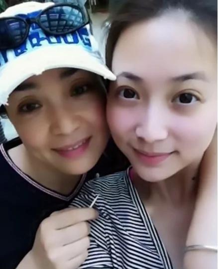 51岁戴春荣25岁女儿近照曝光毕业于中国传媒大学(组图)
