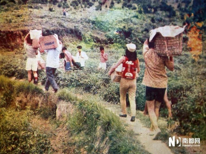 1962大逃港:深圳村庄“十室九空”4次逃港56万人