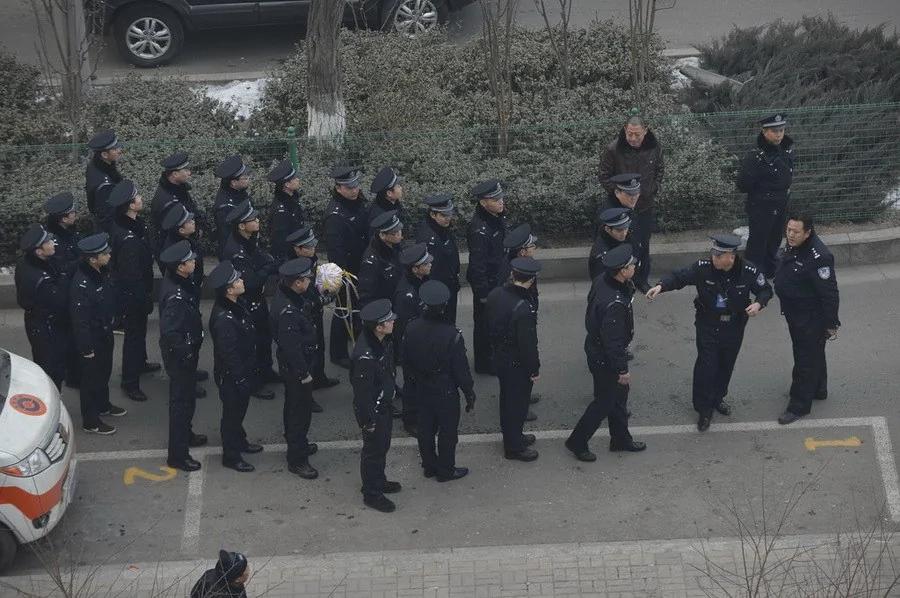 太原十字路口路面再次塌陷煤气管道被压断(高清组图)