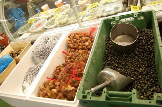 真生猛!游客实拍英国最大的海鲜市场