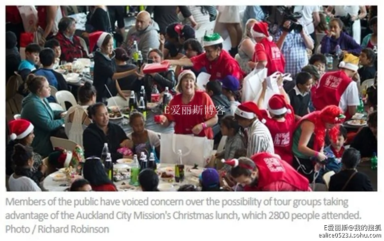 中国游客在“新西兰慈善餐会”上占便宜，吃霸王餐