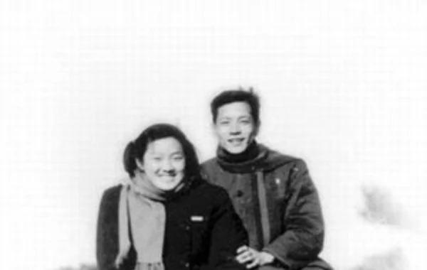 洪晃忆母亲章含之:她太把男人当回事了