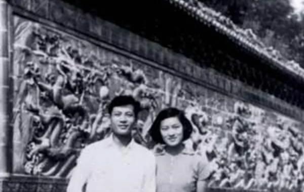 洪晃忆母亲章含之:她太把男人当回事了