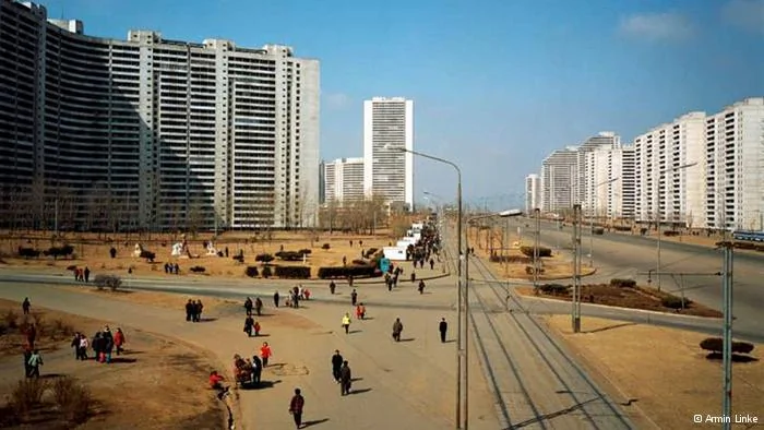 Die Stadt, die es nicht gibt: Thongil Street,2005(Pyongyang, Nord Korea); Copyright: Armin Linke***via Helen Whittle