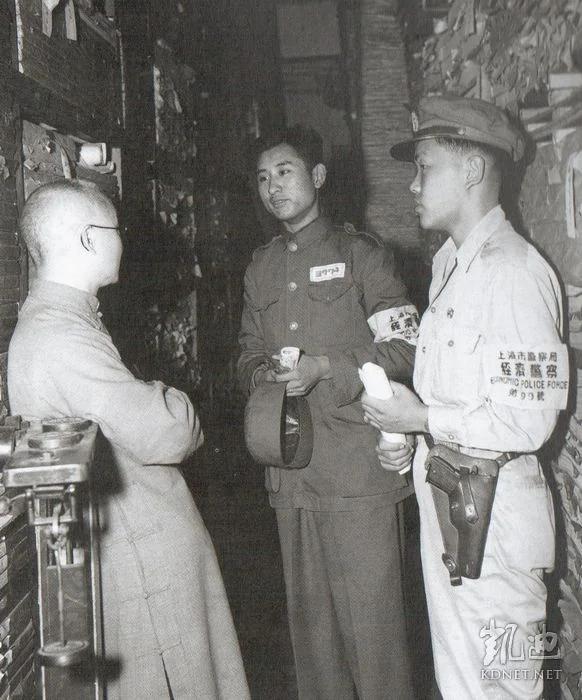 无加工照片 民国上海工人的写实照 如此快乐