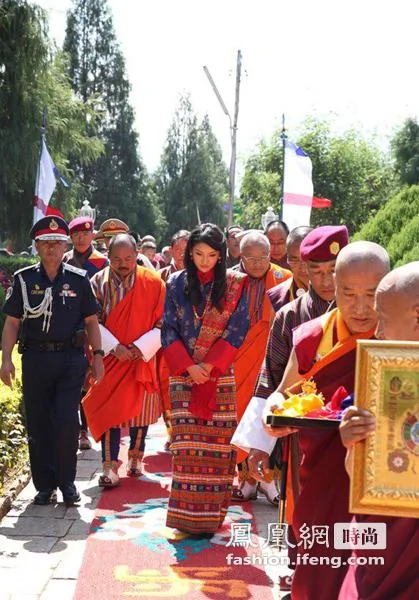 不丹容貌傾國傾城年輕王后貝瑪背六萬愛馬仕手袋(組圖)