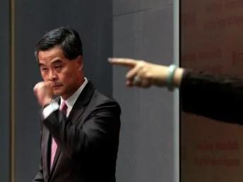 香港特首梁振英在新闻发布会上2013年1月16日香港。