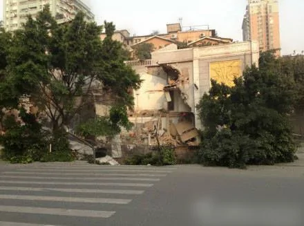 廣州地鐵施工工地旁突發地陷一棟樓房瞬間消失(高清組圖)