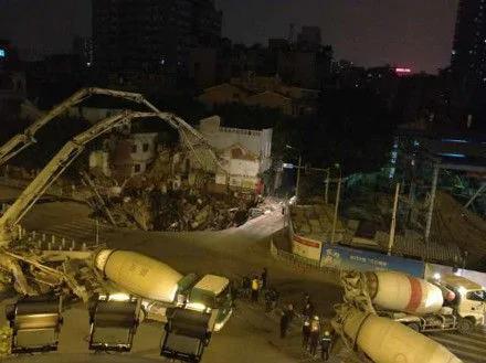 广州地铁施工工地旁突发地陷一栋楼房瞬间消失(高清组图)
