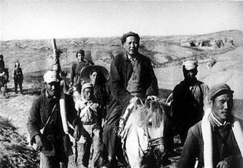 令人震惊不已:一生未暴露身份的地下党竟是他?