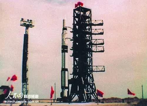 造神造到外太空 人造卫星放《东方红》